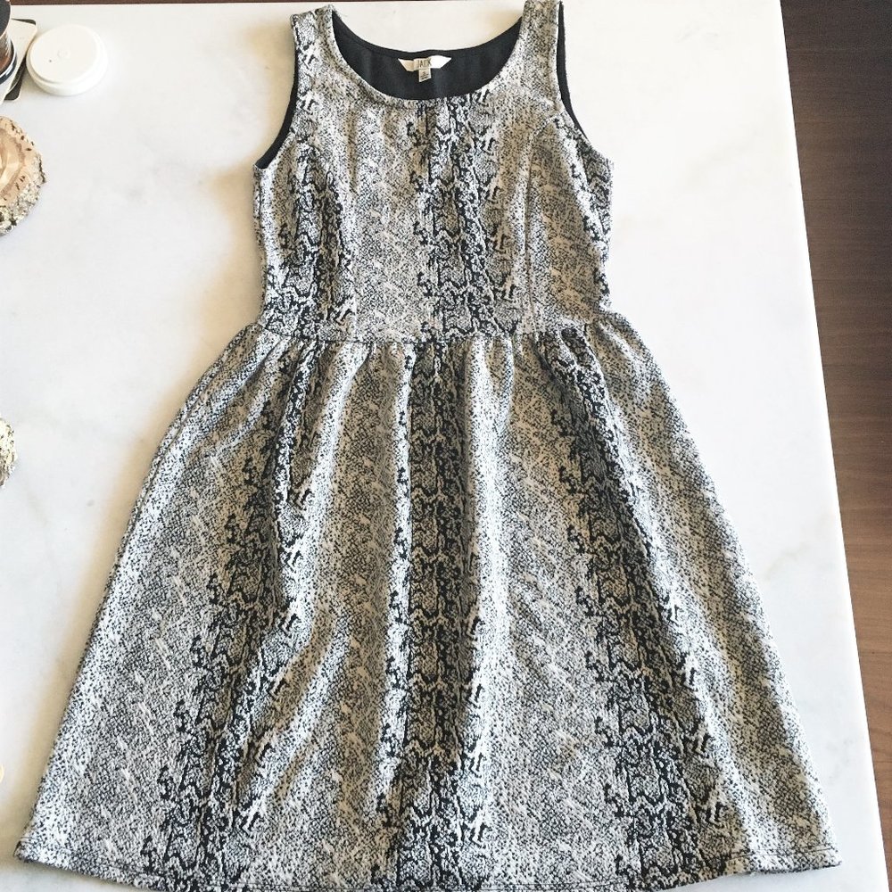 Jack BB Dakota sleeveless black & cream knit fit & flare dress with snake print